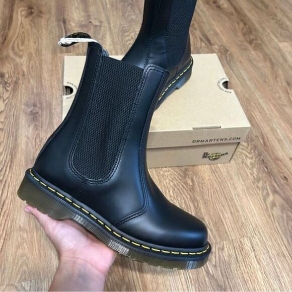 DR MARTENS 2976 black leather Chelsea bootswomen’s 9 new without box. - Picture 2 of 8